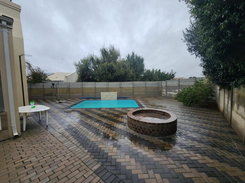 4 Bedroom Property for Sale in Tafelzicht Western Cape